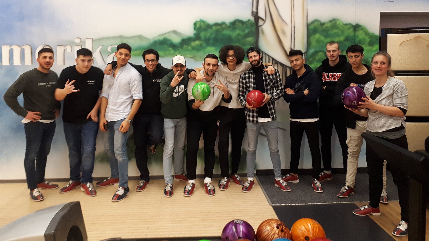 Heroes beim Bowling